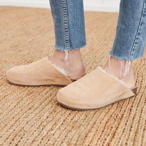 Jenni Kayne shearling lined moc clog. Natural. Only worn once. Fits like 8.5